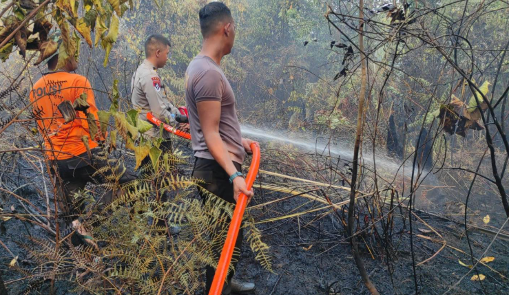 Lahan 1,4 Hektare Terbakar di Sanggau Permai, Tim Gabungan Terkendala Sumber Air