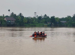 Hendak Menyeberang Sungai, Pemuda di Sejangkung Terseret Arus