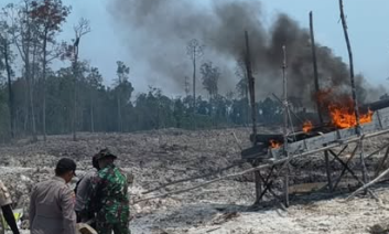 Aparat Buru Ekskavator Tambang Emas Ilegal di Kapuas Hulu