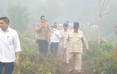 Akhirnya Prabowo Turun Langsung Cek Karhutla di Kubu Raya