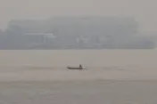 Pengguna Sungai Kapuas Diminta Waspada Kabut Asap, Jarak Pandang Berkurang