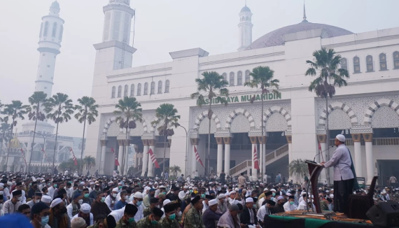 Dua Bulan Tak Hujan, Ribuan Warga Pontianak Gelar Salat Istisqa