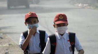 Bahaya Kabut Asap Pontianak: Lansia dan Anak-Anak Paling Rentan Kena Pneumonia