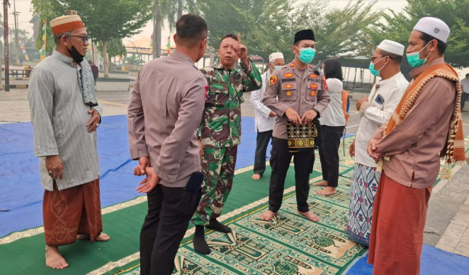 Aparat dan Tokoh Agama Tayan Hilir Bersinergi dalam Sholat Istisqa Terpadu