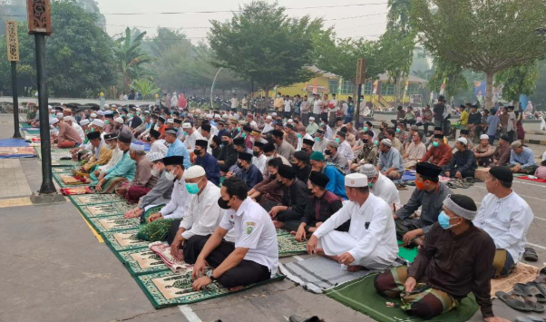 Ratusan Warga Tayan Hilir Sanggau Gelar Salat Istisqa Minta Hujan Turun