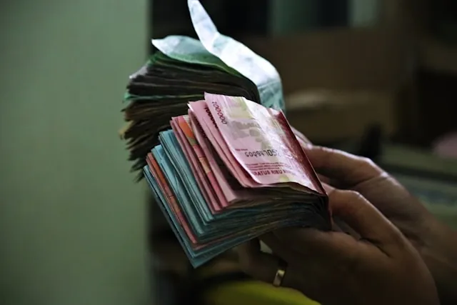 Dolar AS Melemah Terhadap Rupiah Pagi Ini, Bertengger di Level Rp 17.698