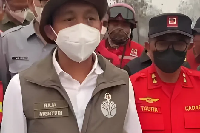 Menhut Bekukan Izin 5 Perusahaan Terkait Karhutla di Kalbar