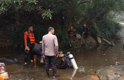 Warga Sanggau Tewas Tenggelam Dalam Lubang Batu Saat Nyari Ikan di Riam Laverna