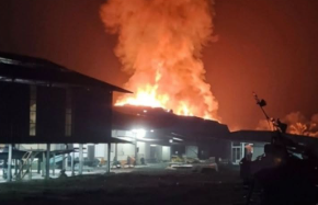 Kebakaran Melanda Pabrik Kelapa Sawit PT Global Kalimantan Makmur di Sekayam