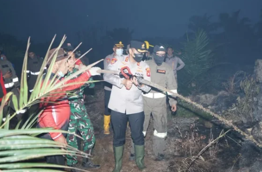 Uji Coba Cairan X-Fire di Lahan Gambut Bengkayang Terbukti Ampuh Padamkan Bara Api