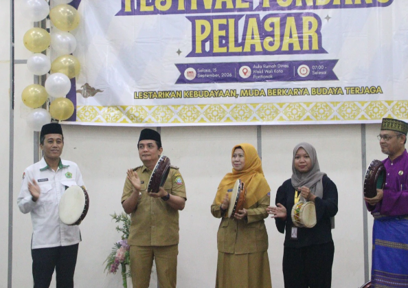 Benteng Kesenian Tradisional Pelajar Pontianak Unjuk Kebolehan Tabuh Gendang Tundang