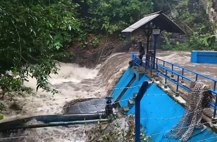 Diterjang Banjir Usai Kemarau Panjang Pasokan Air Bersih Bengkayang Mampet