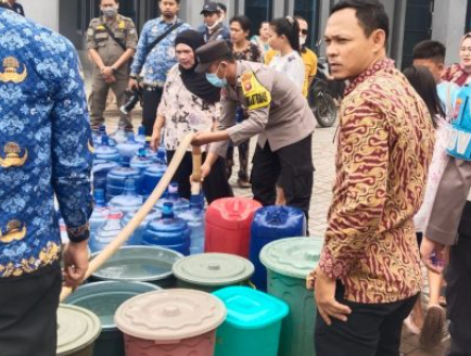 Air Bersih Langka di Kampung Nelayan Mempawah, 100 KK Mulai Kesulitan