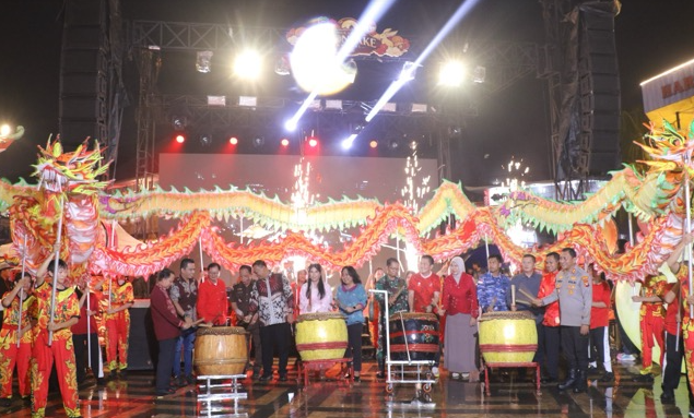 Dewi Bulan hingga Wayang Gantung Meriahkan Pembukaan Singkawang Mooncake Festival 2026