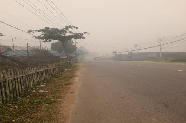 Kabut Asap Semakin Menebal, Air Bersih Menipis di Pontianak