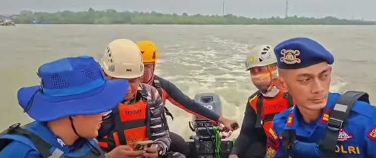 Tim SAR Gabungan Cari Nelayan yang Hilang di Perairan Muara Sungai Duri Bengkayang