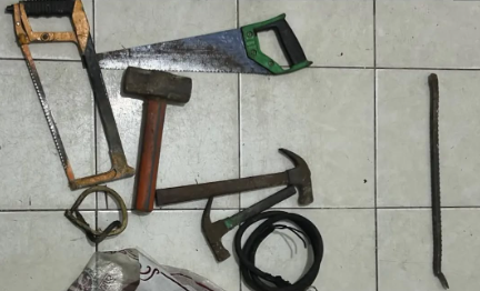 Kayu Belian hingga Linggis Diamankan dalam Kasus Dugaan Pencurian Ruko Bekas Kebakaran di Pontianak