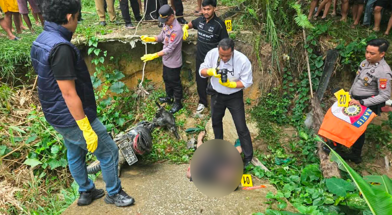 Pria 48 Tahun Ditemukan Meninggal di Dekat Jembatan Roboh di Sanggau, Motor Menimpa Tubuh Korban