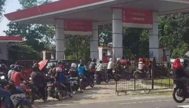 Antrean BBM Mengular di Putussibau, DPRD Kalbar Dorong SPBU Sediakan BBM Nonsubsidi