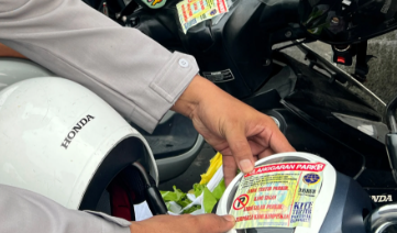 Parkir di Trotoar Saat CFD Pontianak Ditertibkan, Pengendara Diberi Stiker Peringatan