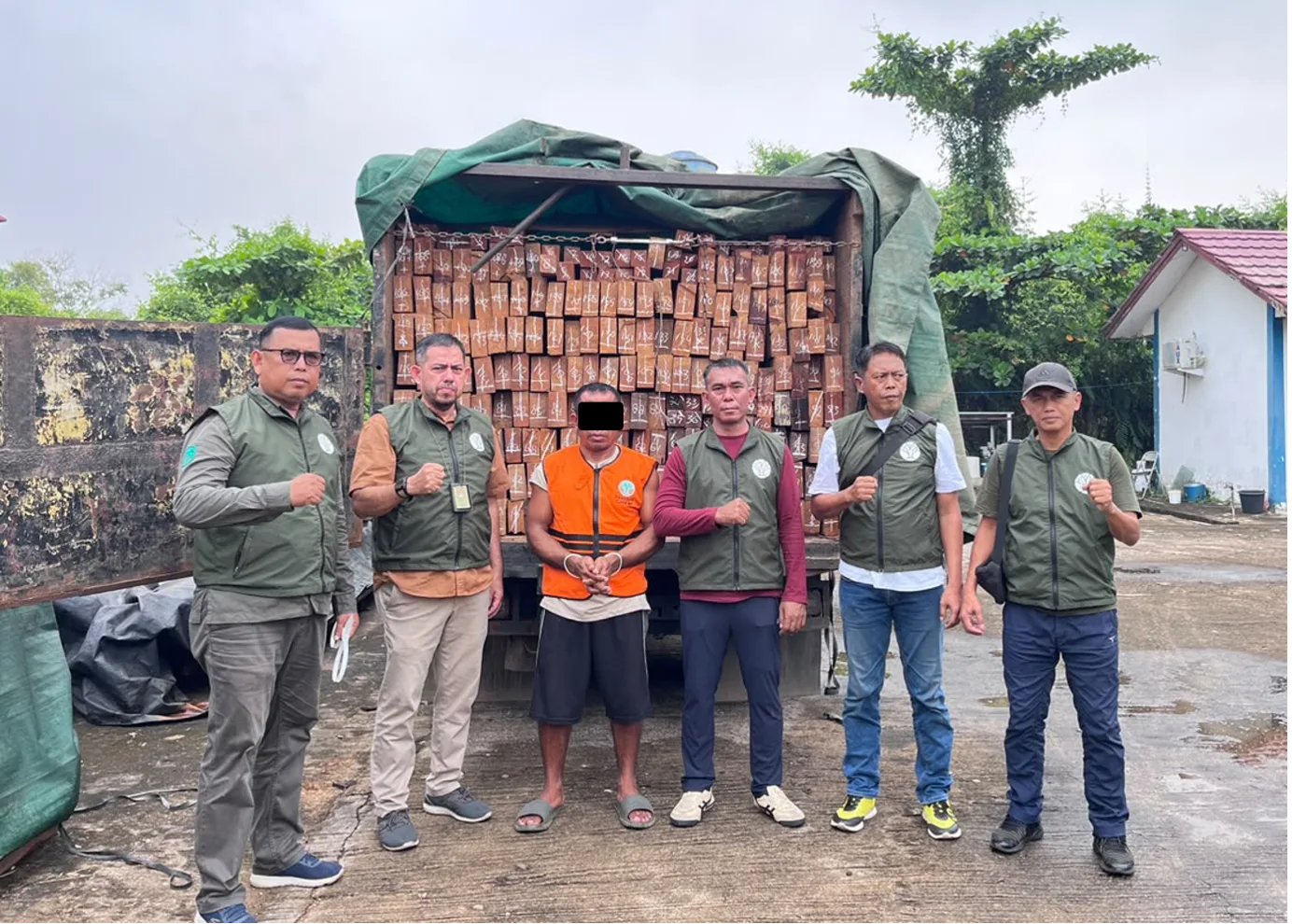 Sopir Truk Pengangkut Kayu Ulin dan Meranti Tanpa Dokumen Jadi Tersangka di Sanggau